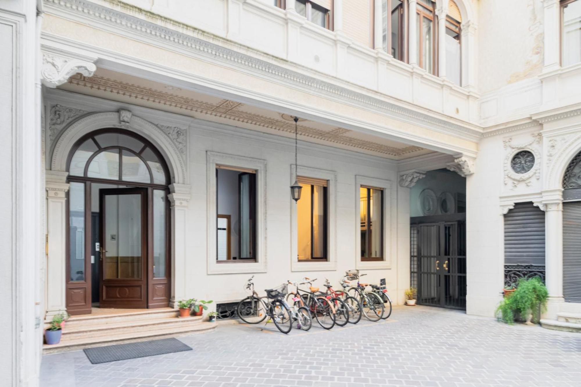 Easylife - Accogliente Monolocale In Via Torino, Posizione Perfetta Per Scoprire La Citta Apartment Milan Luaran gambar
